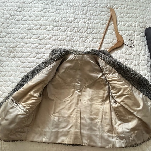 Cropped Persian sheepskin coat - Picture 7 of 7